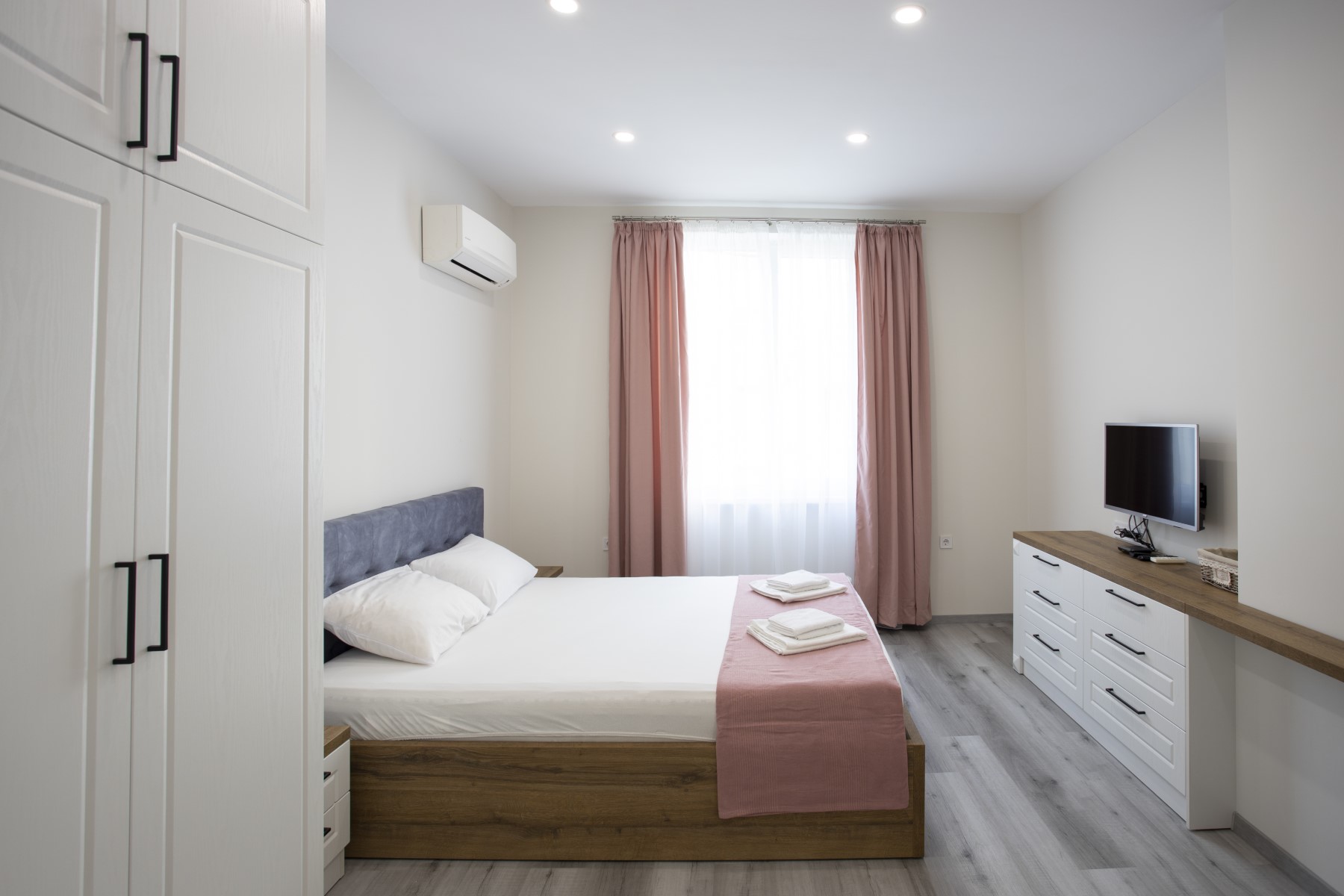 Спални по поръчка от СИДИ СТИЛ